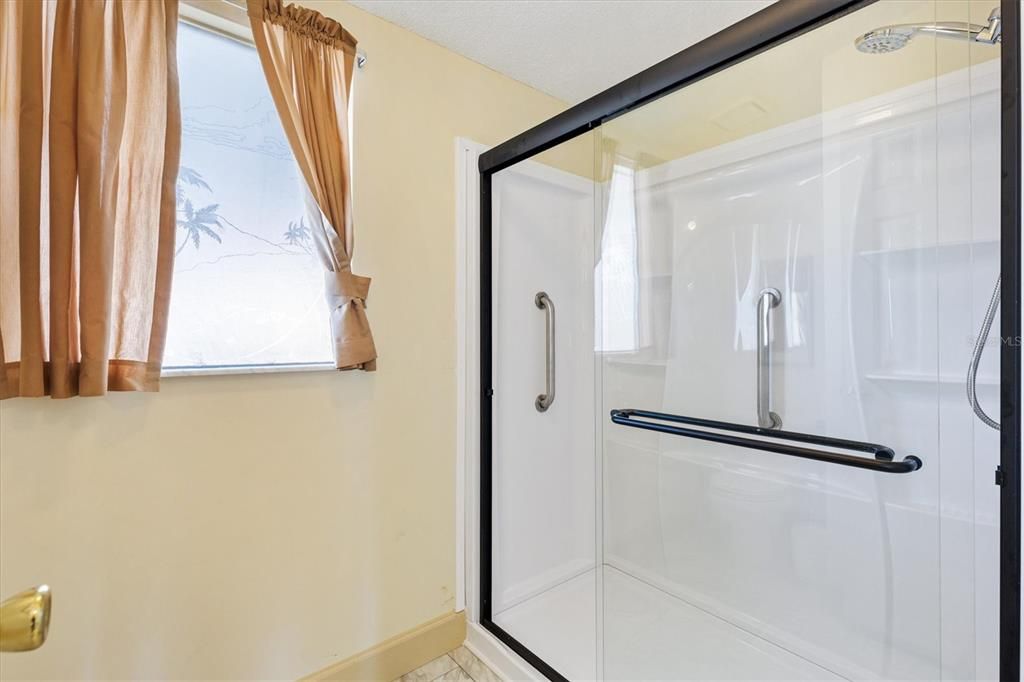 Activo con contrato: $190,000 (2 camas, 2 baños, 1332 Pies cuadrados)