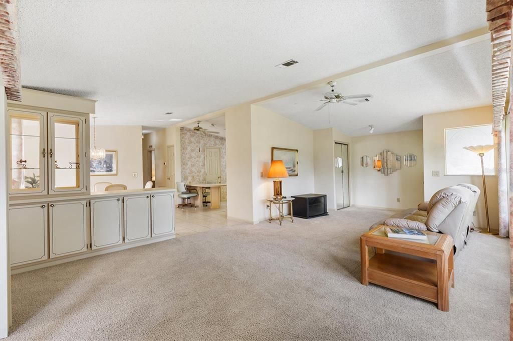 Activo con contrato: $190,000 (2 camas, 2 baños, 1332 Pies cuadrados)