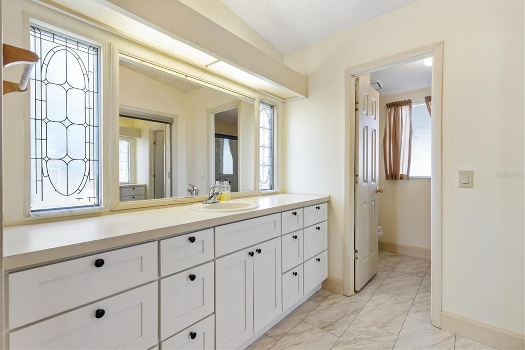 Activo con contrato: $190,000 (2 camas, 2 baños, 1332 Pies cuadrados)