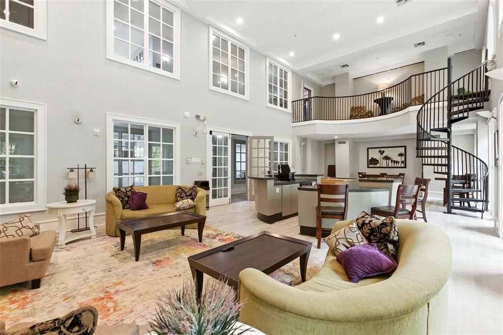 For Sale: $290,000 (2 beds, 2 baths, 1004 Square Feet)