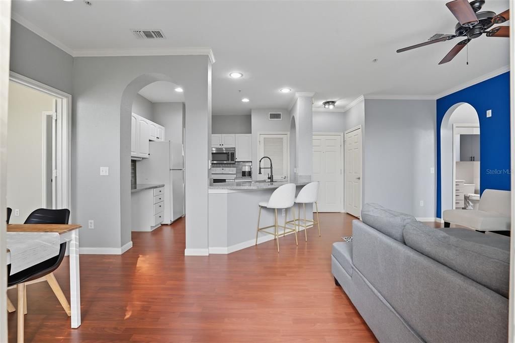 For Sale: $290,000 (2 beds, 2 baths, 1004 Square Feet)