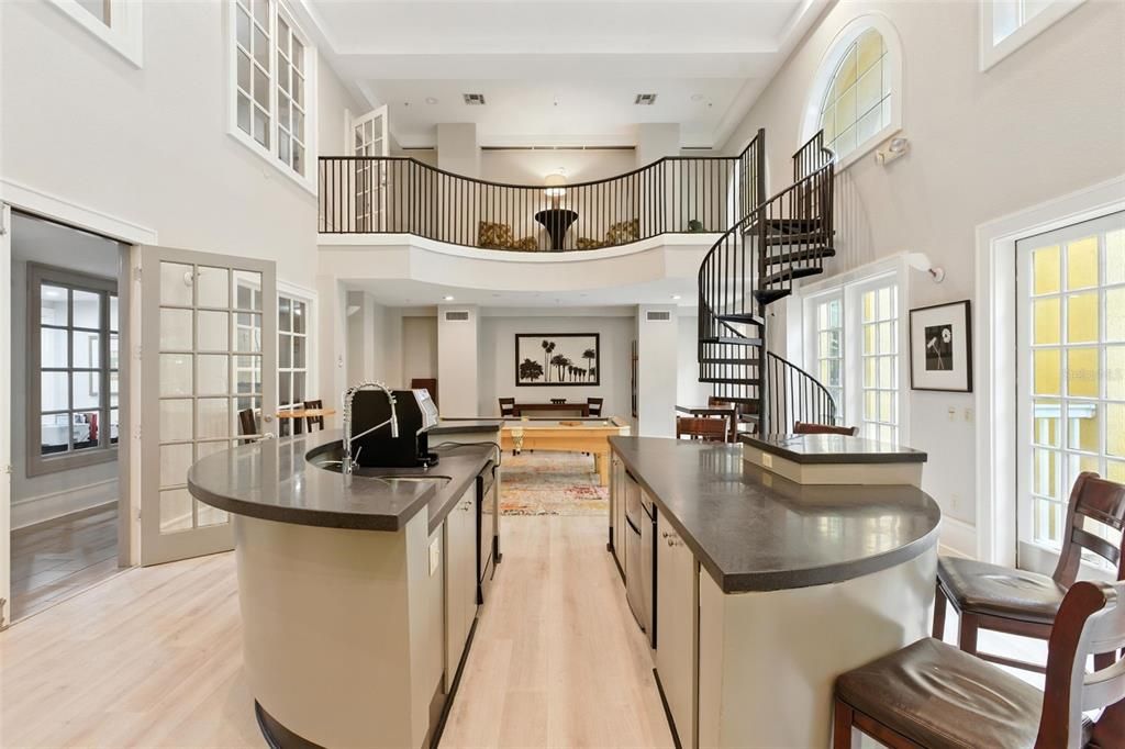 For Sale: $290,000 (2 beds, 2 baths, 1004 Square Feet)