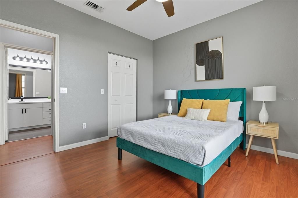 For Sale: $290,000 (2 beds, 2 baths, 1004 Square Feet)