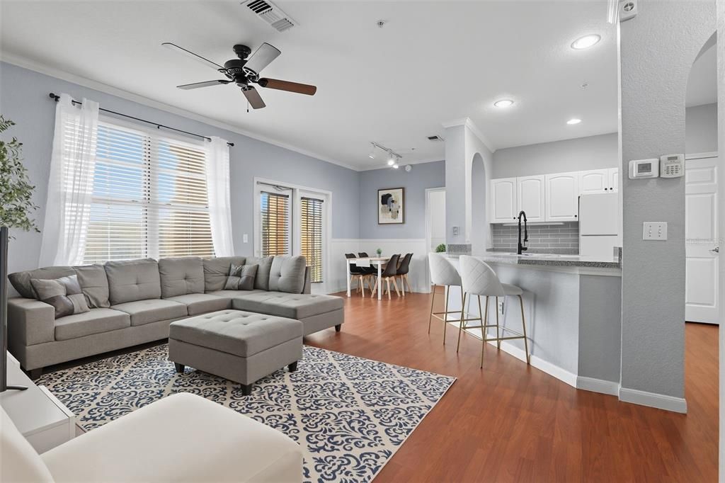 For Sale: $290,000 (2 beds, 2 baths, 1004 Square Feet)