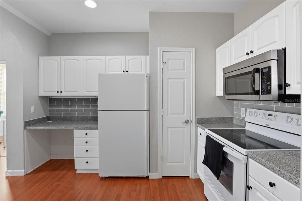 For Sale: $290,000 (2 beds, 2 baths, 1004 Square Feet)