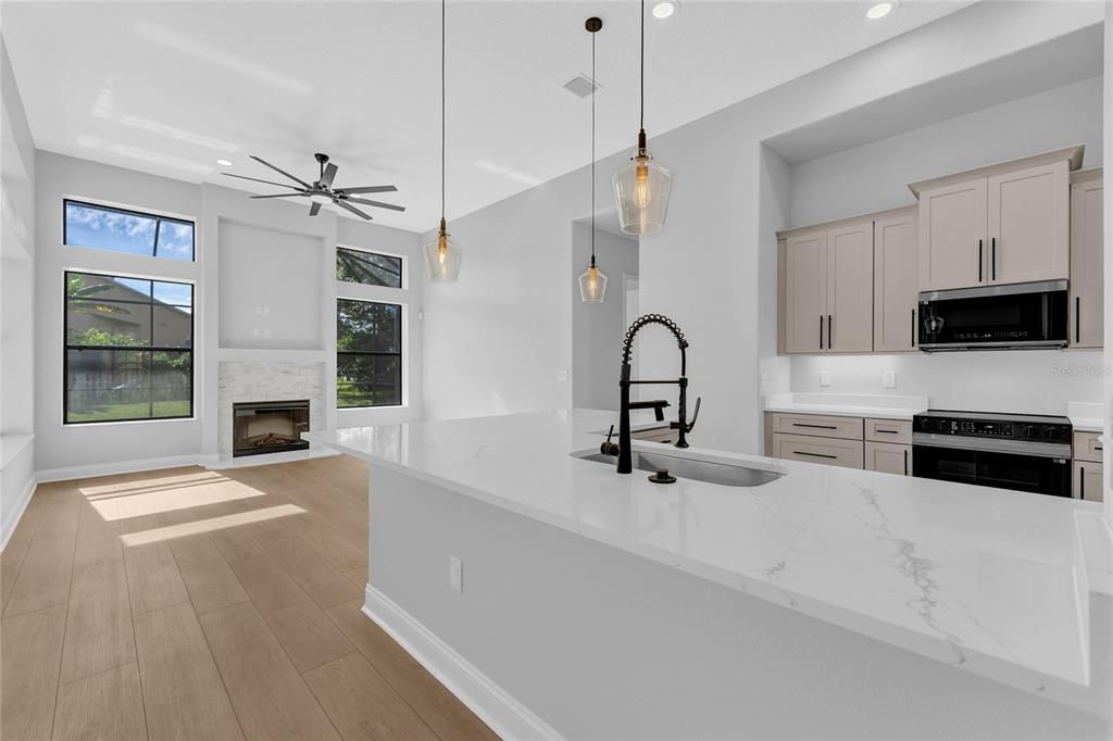 En Venta: $739,900 (5 camas, 4 baños, 3483 Pies cuadrados)