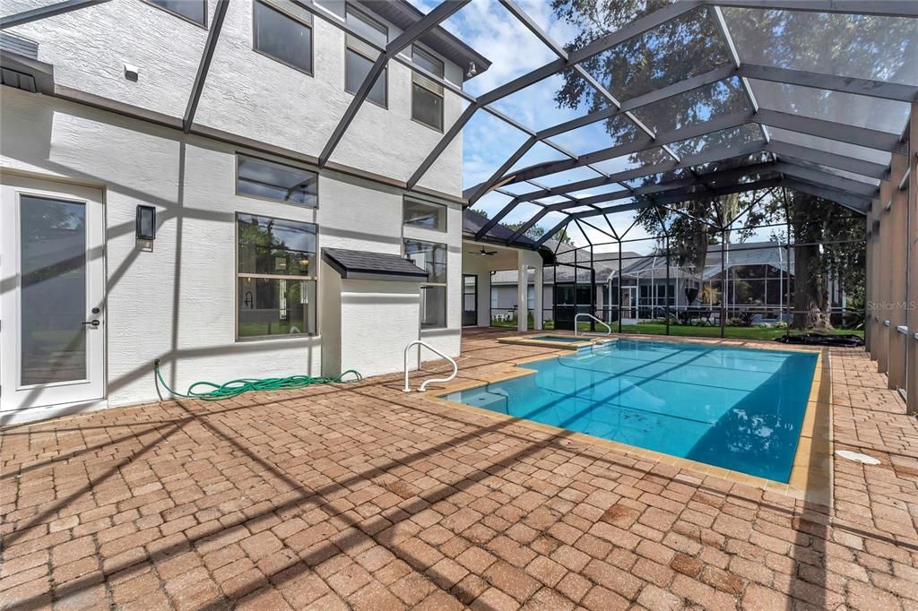 En Venta: $739,900 (5 camas, 4 baños, 3483 Pies cuadrados)