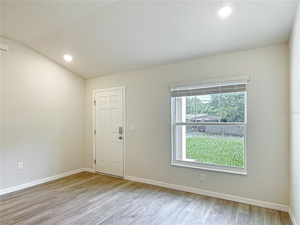 待售: $419,900 (4 贝兹, 0 浴室, 2104 平方英尺)