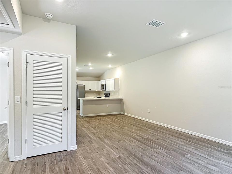 待售: $419,900 (4 贝兹, 0 浴室, 2104 平方英尺)