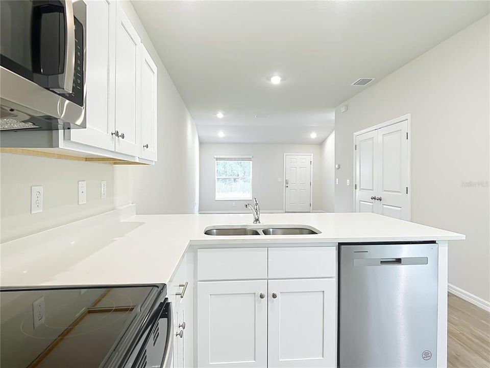 待售: $419,900 (4 贝兹, 0 浴室, 2104 平方英尺)