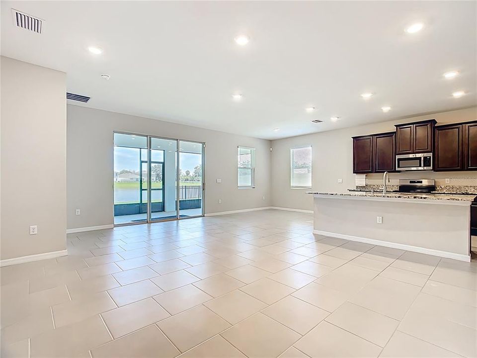 En Venta: $379,900 (4 camas, 2 baños, 2035 Pies cuadrados)