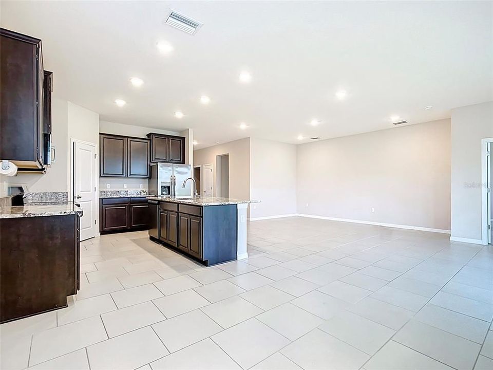 En Venta: $379,900 (4 camas, 2 baños, 2035 Pies cuadrados)