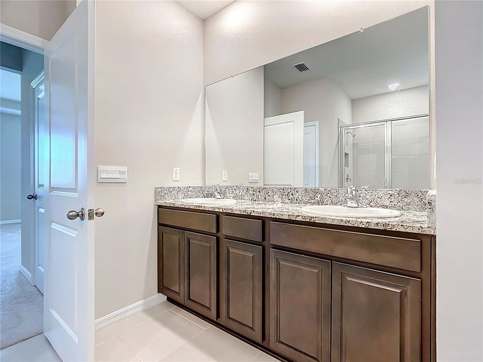 En Venta: $379,900 (4 camas, 2 baños, 2035 Pies cuadrados)