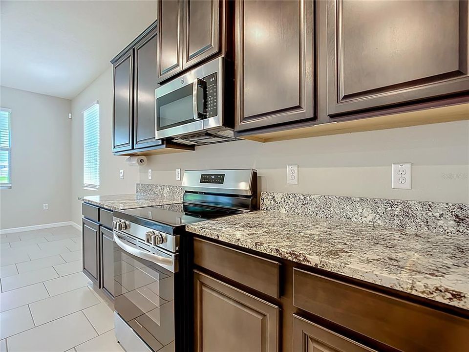 En Venta: $379,900 (4 camas, 2 baños, 2035 Pies cuadrados)