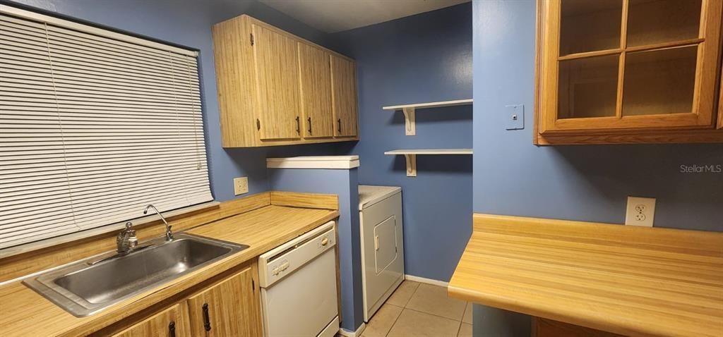 For Sale: $225,000 (2 beds, 2 baths, 1003 Square Feet)