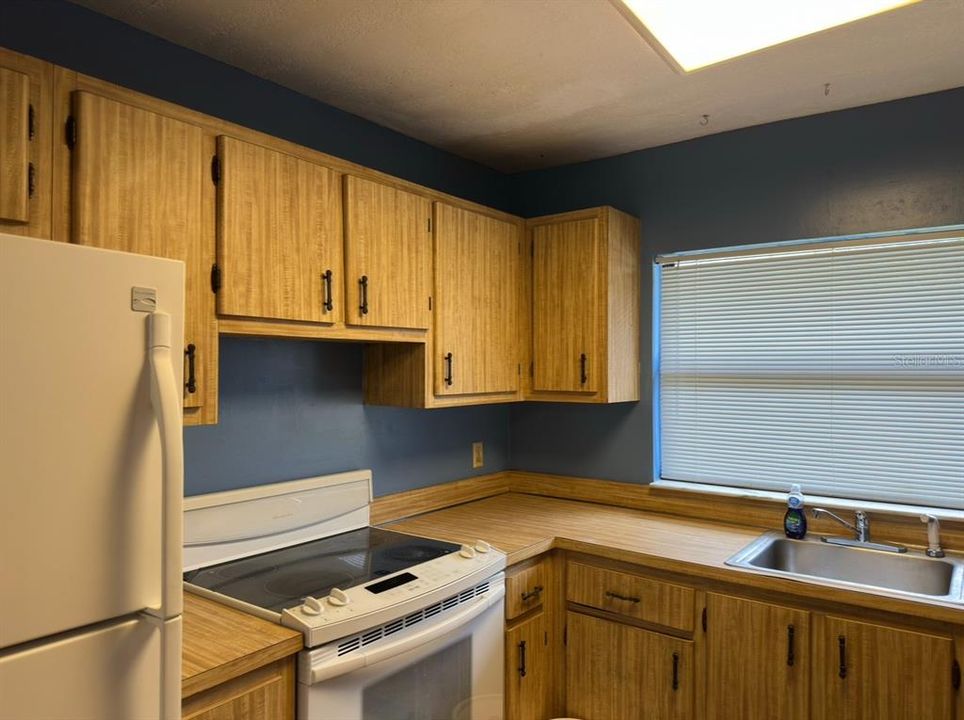 For Sale: $225,000 (2 beds, 2 baths, 1003 Square Feet)