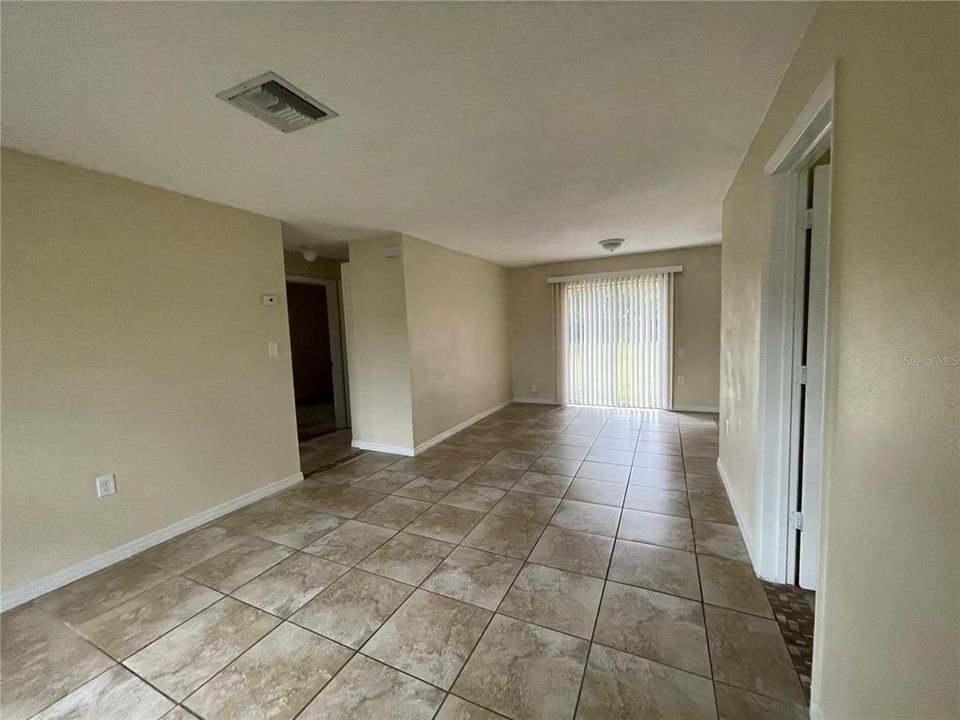 Под контрактом: $279,999 (3 спален, 2 ванн, 1052 Квадратных фут)