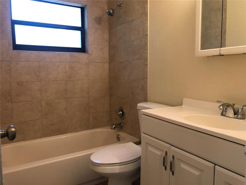 Под контрактом: $279,999 (3 спален, 2 ванн, 1052 Квадратных фут)