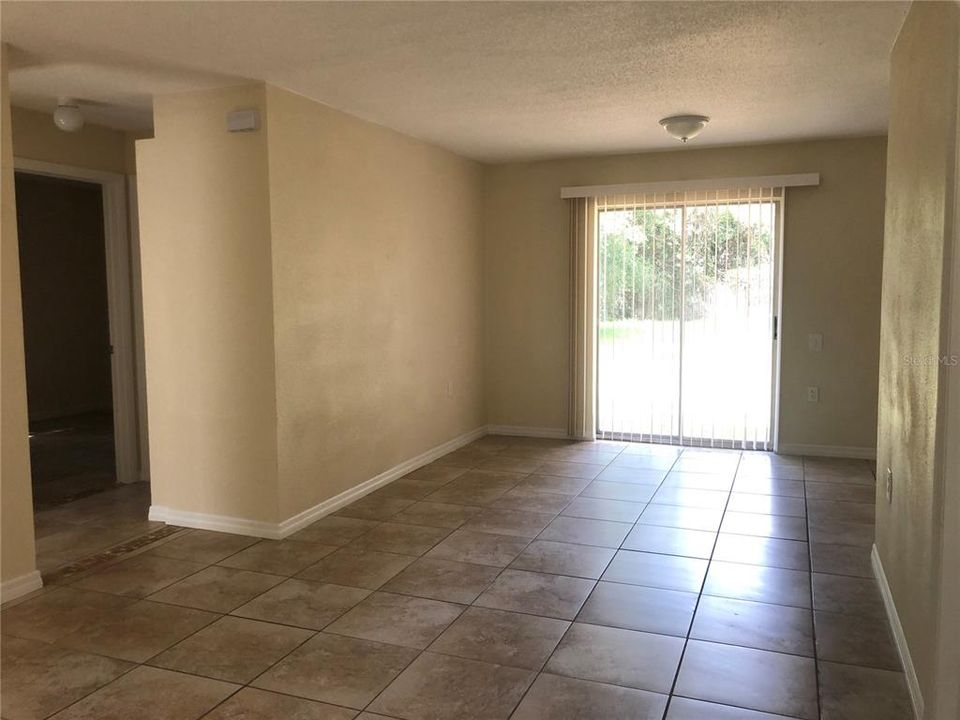 Под контрактом: $279,999 (3 спален, 2 ванн, 1052 Квадратных фут)