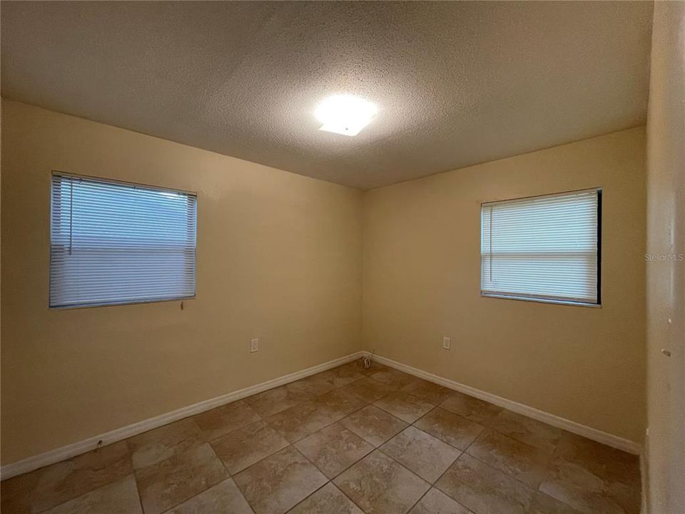 Под контрактом: $279,999 (3 спален, 2 ванн, 1052 Квадратных фут)