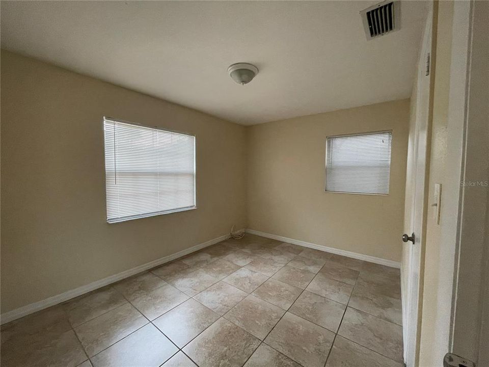 Под контрактом: $279,999 (3 спален, 2 ванн, 1052 Квадратных фут)