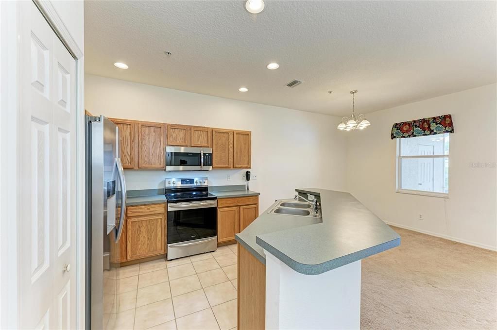 На продажу: $269,900 (3 спален, 2 ванн, 1378 Квадратных фут)