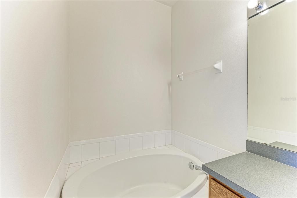 На продажу: $269,900 (3 спален, 2 ванн, 1378 Квадратных фут)