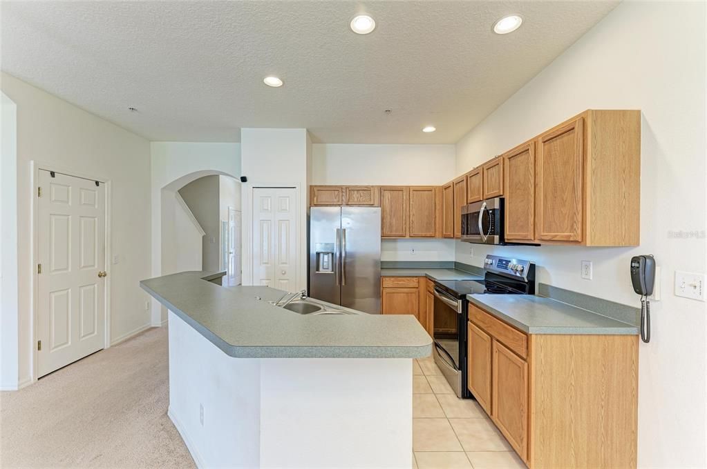 На продажу: $269,900 (3 спален, 2 ванн, 1378 Квадратных фут)