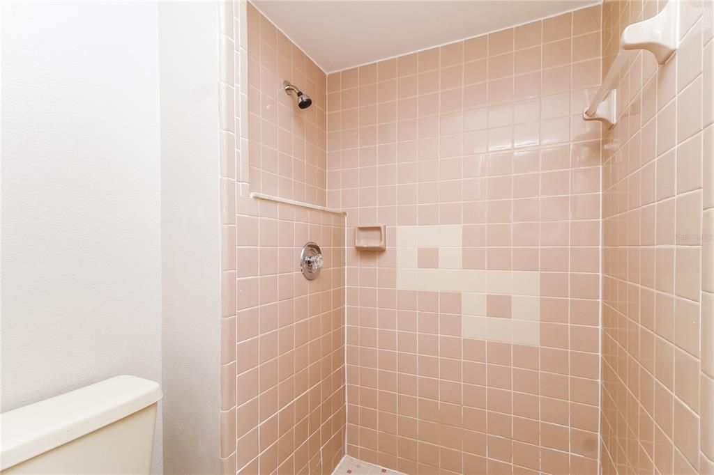 Active With Contract: $2,365 (3 beds, 2 baths, 1688 Square Feet)