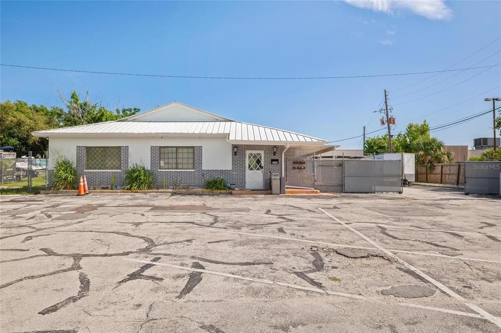 For Sale: $1,175,000 (0 beds, 0 baths, 6276 Square Feet)