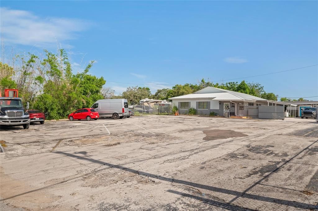 For Sale: $1,175,000 (0 beds, 0 baths, 6276 Square Feet)