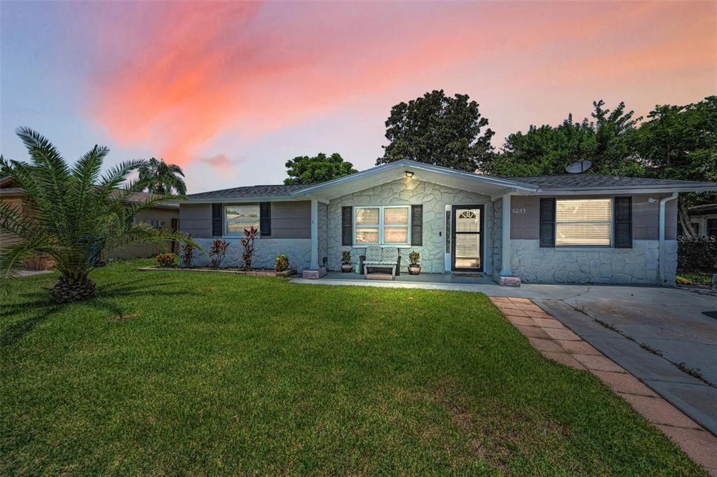 Недавно продано: $297,900 (3 спален, 2 ванн, 1191 Квадратных фут)