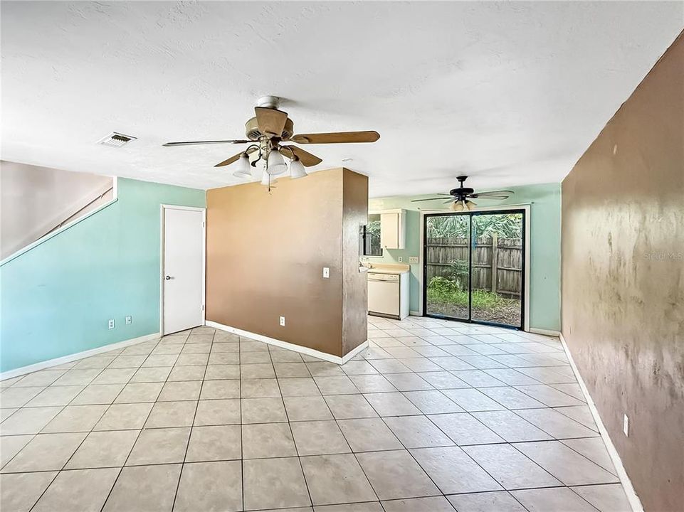 For Rent: $1,275 (2 beds, 1 baths, 995 Square Feet)