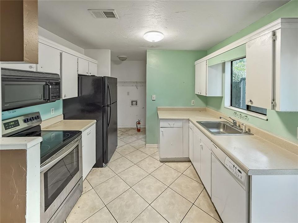 For Rent: $1,275 (2 beds, 1 baths, 995 Square Feet)