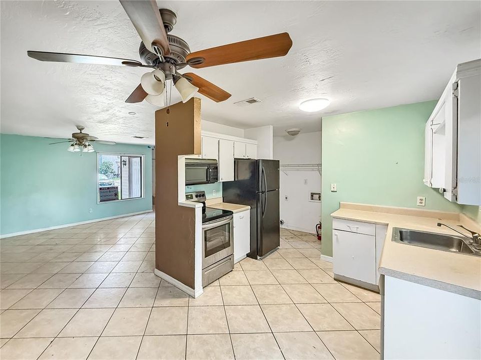 For Rent: $1,275 (2 beds, 1 baths, 995 Square Feet)