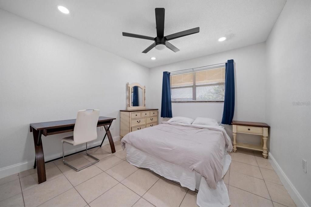 For Rent: $1,750 (2 beds, 1 baths, 1010 Square Feet)