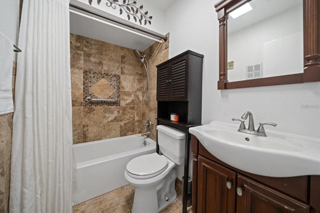 For Rent: $1,750 (2 beds, 1 baths, 1010 Square Feet)