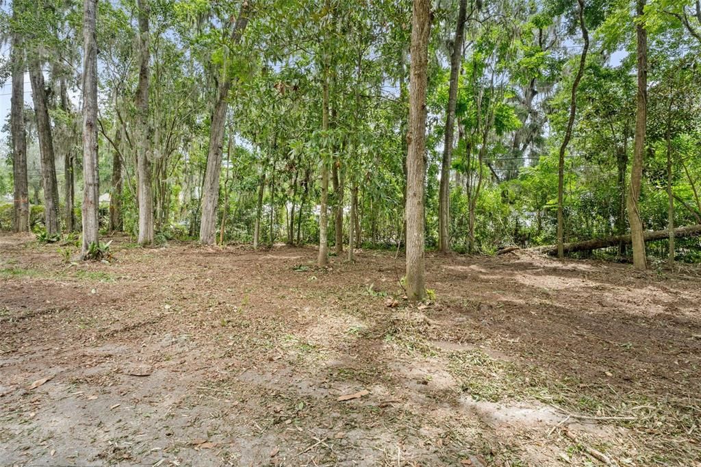 На продажу: $399,000 (0.23 acres)