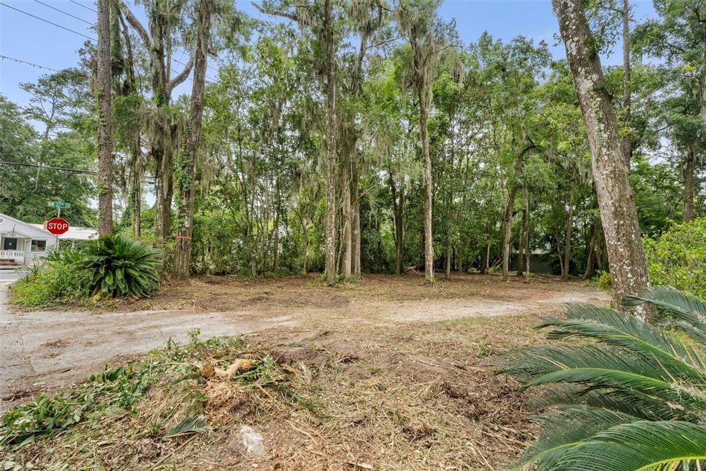 На продажу: $399,000 (0.23 acres)