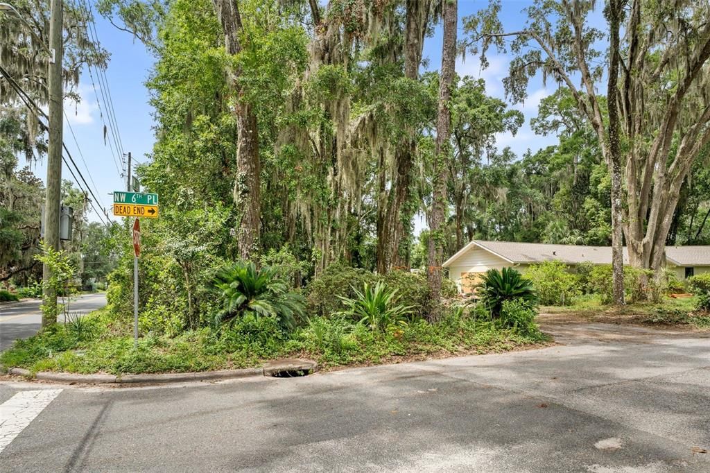 На продажу: $399,000 (0.23 acres)