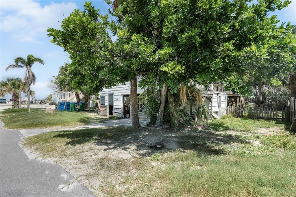 For Sale: $1,200,000 (0.11 acres)