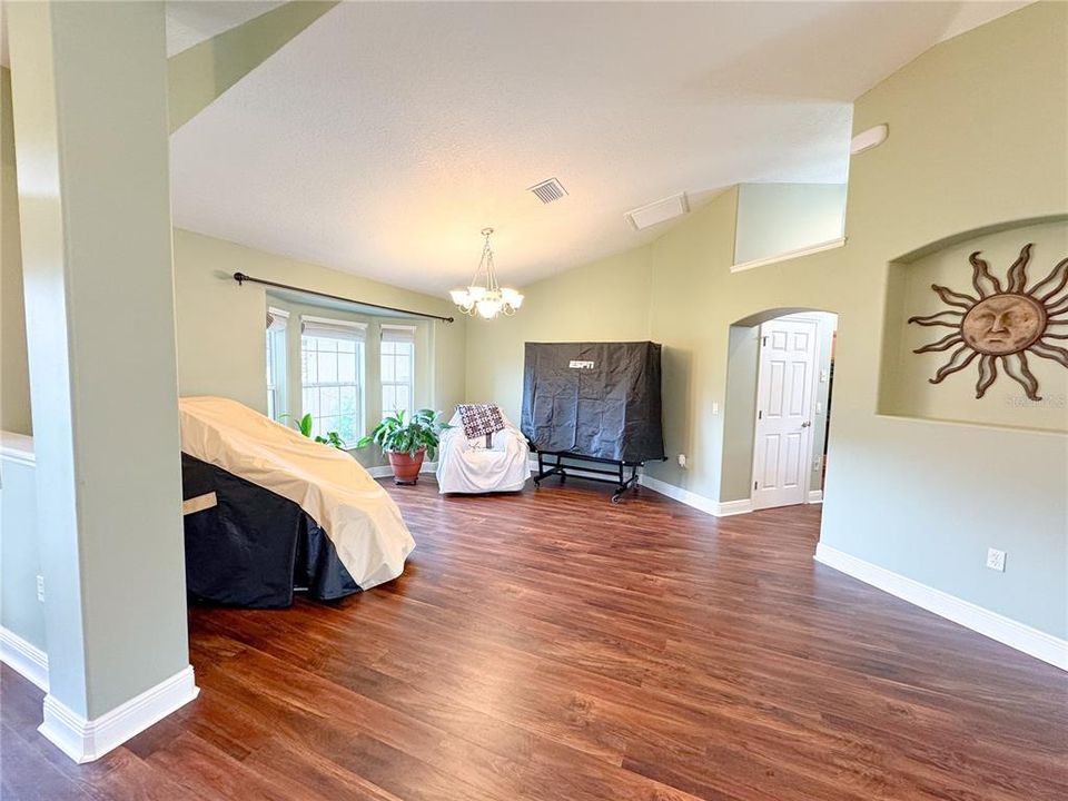 For Sale: $575,000 (3 beds, 3 baths, 2535 Square Feet)