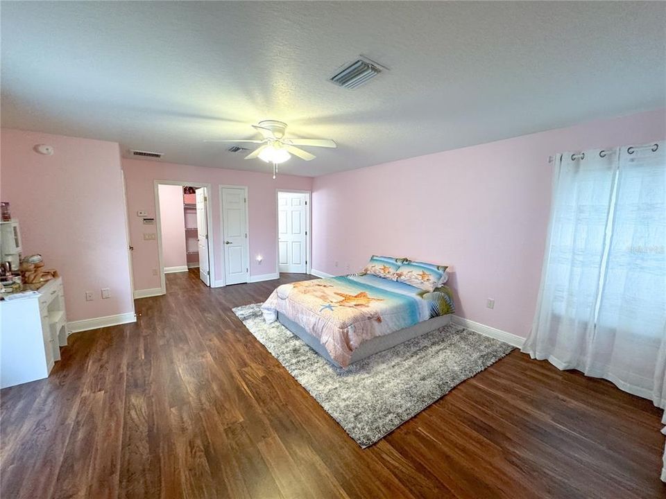 For Sale: $575,000 (3 beds, 3 baths, 2535 Square Feet)