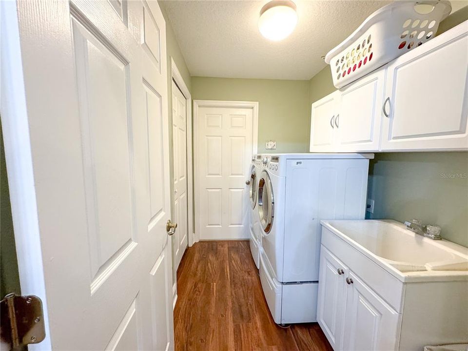 For Sale: $575,000 (3 beds, 3 baths, 2535 Square Feet)