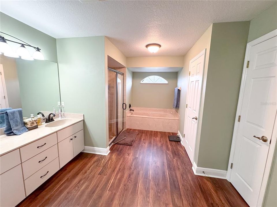 For Sale: $575,000 (3 beds, 3 baths, 2535 Square Feet)