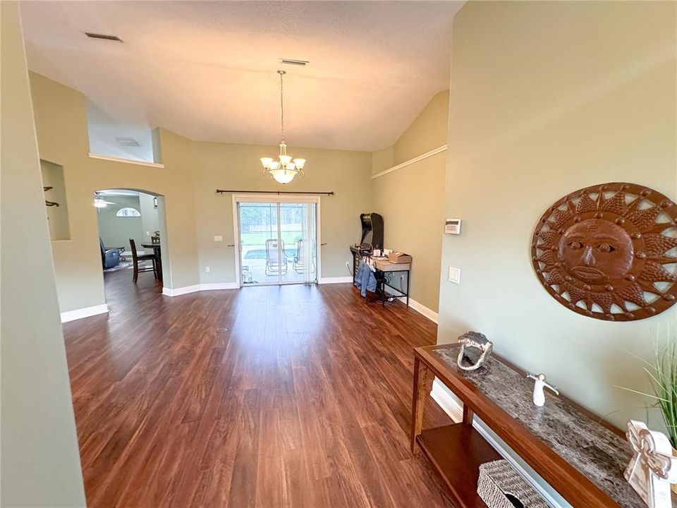 For Sale: $575,000 (3 beds, 3 baths, 2535 Square Feet)