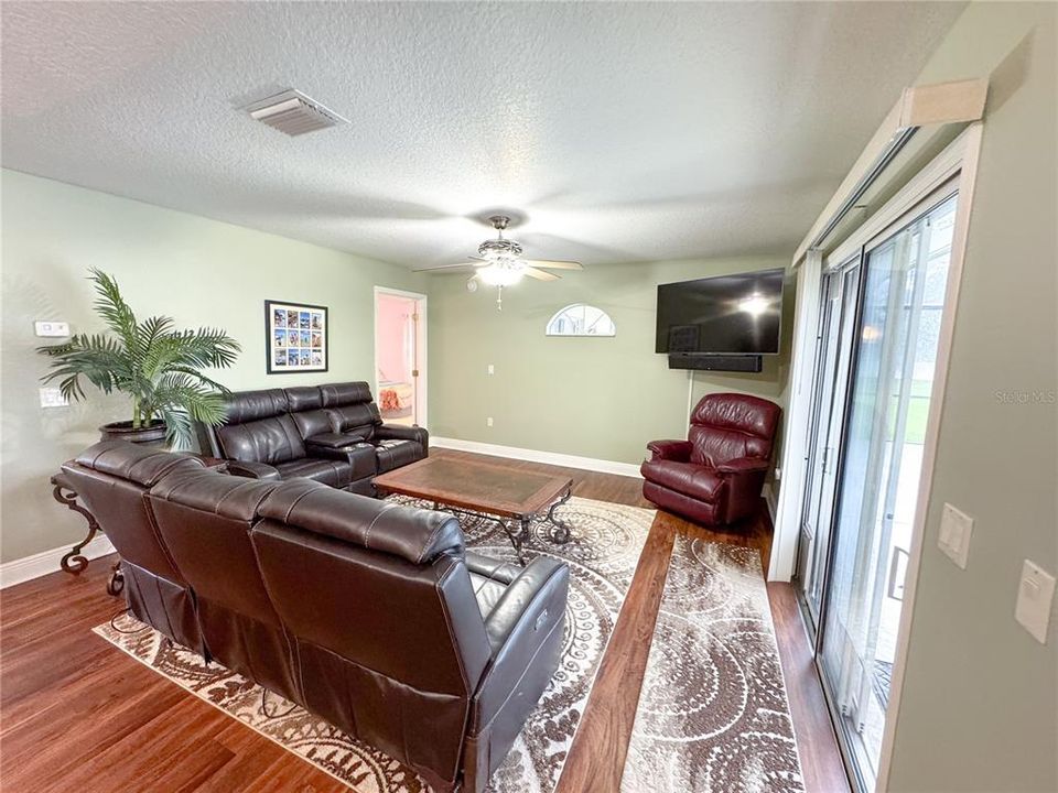 For Sale: $575,000 (3 beds, 3 baths, 2535 Square Feet)