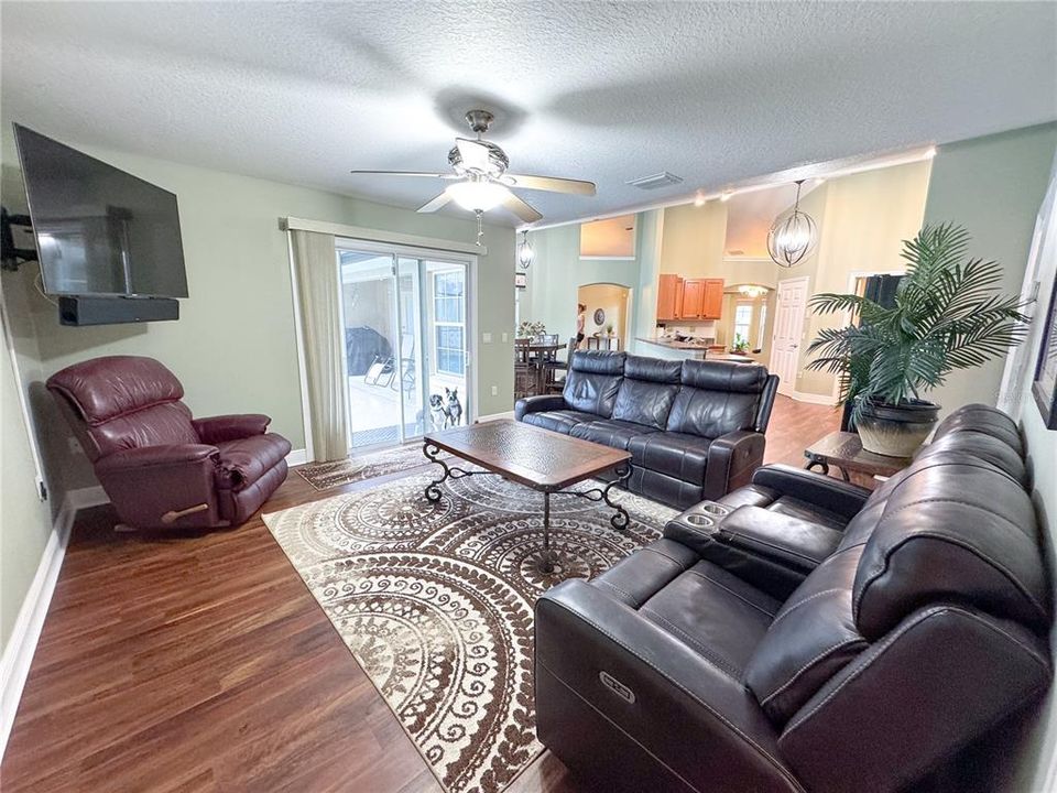 For Sale: $575,000 (3 beds, 3 baths, 2535 Square Feet)