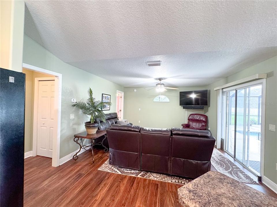 For Sale: $575,000 (3 beds, 3 baths, 2535 Square Feet)