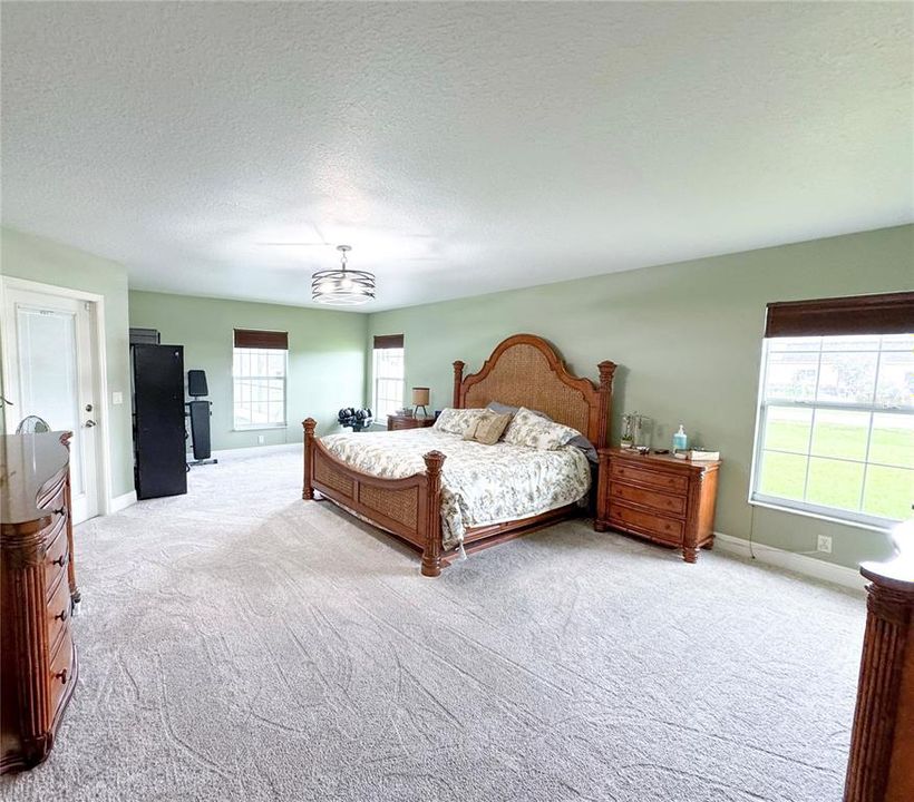 For Sale: $575,000 (3 beds, 3 baths, 2535 Square Feet)